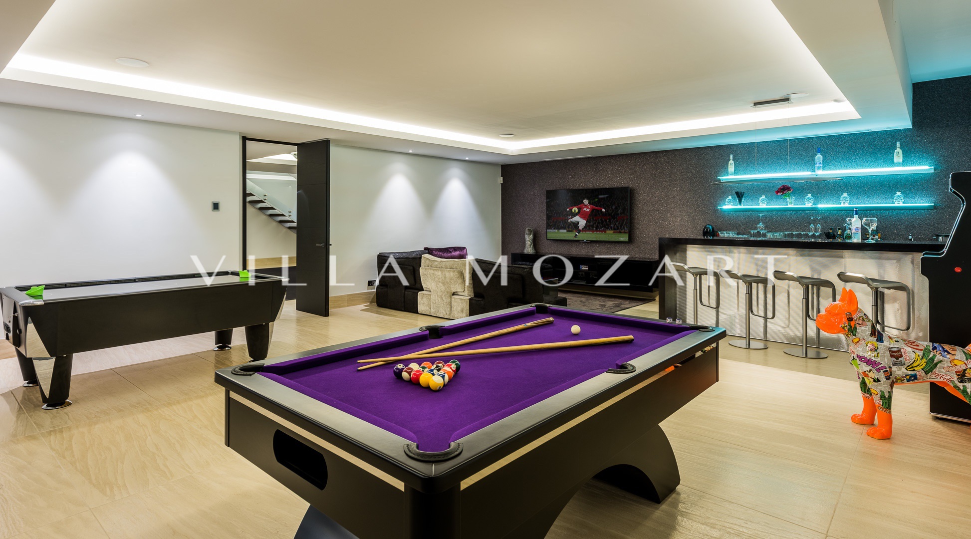 Games room and bar